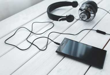 法甲焦点战：梅斯 VS 里昂，左路防线仅剩独苗！七连胜里昂的欧冠征途今夜遭遇最大危机？